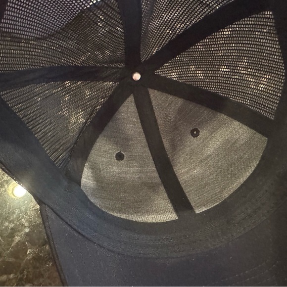 2 Columbia Mesh Trucker Hats - Picture 6 of 6